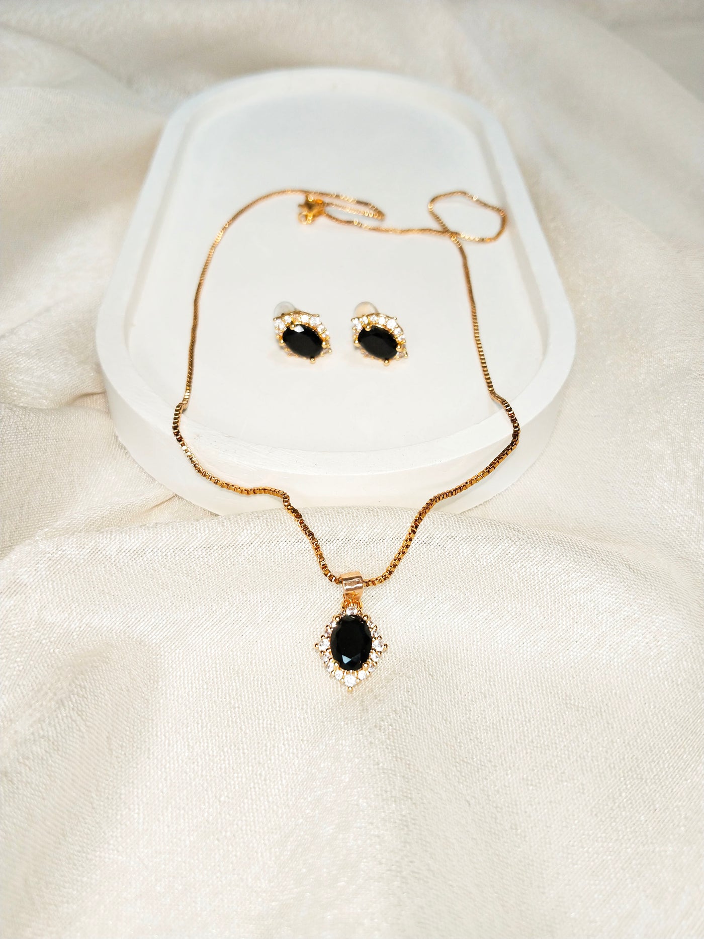 Divina Charm Set – by Elviera